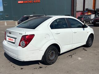 2014 Chevrolet Aveo II, белый, 730000 рублей, вид 3