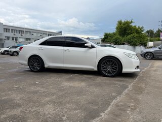 2013 Toyota Camry VII (XV50), белый, 1400000 рублей, вид 4