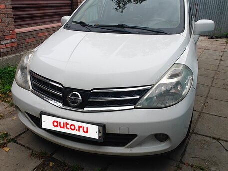 2013 Nissan Tiida I Рестайлинг, белый, 590000 рублей, вид 1