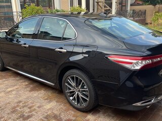 2023 Toyota Camry VIII (XV70) Рестайлинг, чёрный, 3620000 рублей, вид 5