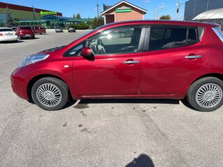 2012 Nissan Leaf (EM57) I (ZE0/AZE0), красный, 700000 рублей, вид 4