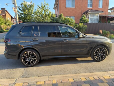 2024 BMW X7 40i I (G07) Рестайлинг, серый, 14500000 рублей, вид 2