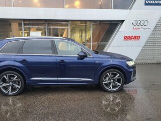 2020 Audi Q7 45 TDI II (4M) Рестайлинг, синий, 6500000 рублей, вид 5
