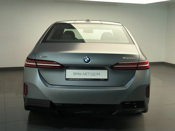 2025 BMW 5 серии Long 530Li xDrive VIII (G60/G61/G68), серый, 10770000 рублей - вид 5