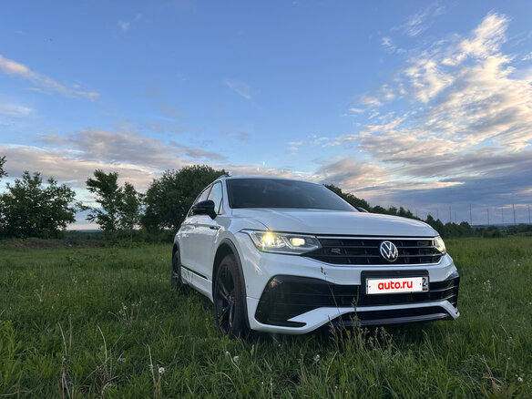 2021 Volkswagen Tiguan II Рестайлинг, белый, 3400000 рублей - вид 1