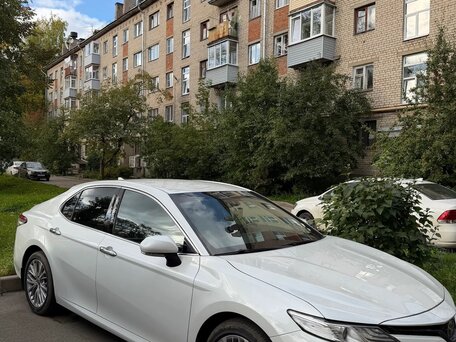 2020 Toyota Camry VIII (XV70), белый, 3450000 рублей, вид 1