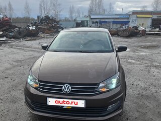 2018 Volkswagen Polo V Рестайлинг, коричневый, 1200000 рублей, вид 2