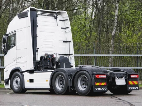 2023 Volvo FH, белый, 17100000 рублей, вид 4
