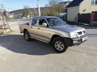 2005 Mitsubishi L200 III Рестайлинг, серебристый, 900000 рублей, вид 4
