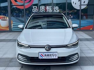 2023 Volkswagen Golf VIII, серебристый, 1840000 рублей, вид 3