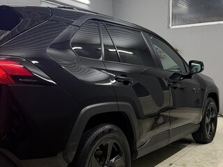 2021 Toyota RAV4 V (XA50), чёрный, 3650000 рублей, вид 4