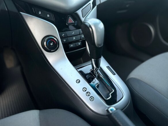 2010 Chevrolet Cruze I, чёрный, 720000 рублей - вид 25