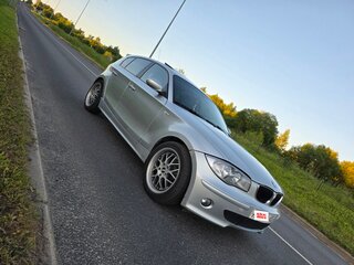 2005 BMW 1 серии 118i I (E81/E82/E87/E88), серебристый, 600000 рублей, вид 3