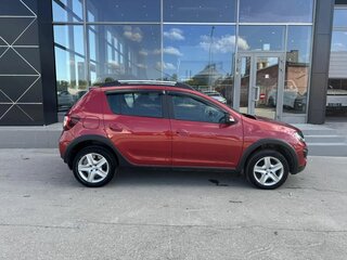 2015 Renault Sandero Stepway II, красный, 799000 рублей, вид 4