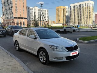 2010 Skoda Octavia DSG7 II (A5) Рестайлинг, белый, 780000 рублей, вид 2