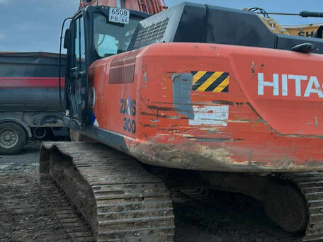 2019 Hitachi ZX300, оранжевый, 9433500 рублей, вид 4