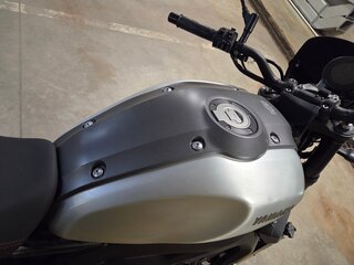 2017 Yamaha XSR900, серебристый, 899000 рублей, вид 4