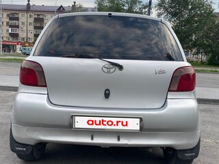 2000 Toyota Vitz I (P10), белый, 280000 рублей, вид 3