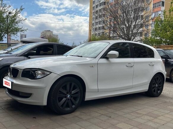 2011 BMW 1 серии 116i I (E81/E82/E87/E88) Рестайлинг, белый, 950000 рублей - вид 12