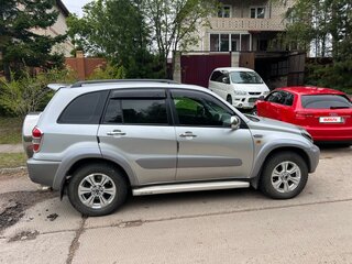 2001 Toyota RAV4 II (XA20), серебристый, 810000 рублей, вид 2