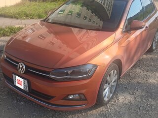 2018 Volkswagen Polo VI (EU Market), оранжевый, 1300000 рублей, вид 3