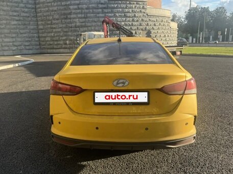 2021 Hyundai Solaris II Рестайлинг, жёлтый, 898700 рублей, вид 4