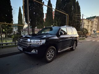 2015 Toyota Land Cruiser 200 Series Рестайлинг 2, чёрный, 4800000 рублей, вид 4