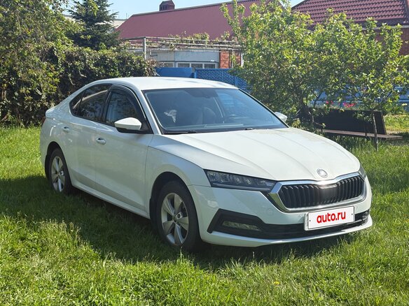 2021 Skoda Octavia IV (A8), белый, 1720000 рублей - вид 2