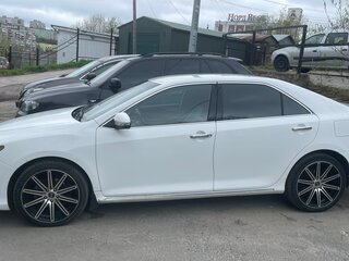2013 Toyota Camry VII (XV50), белый, 1900000 рублей, вид 3