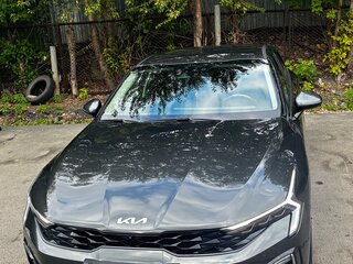 2024 Kia K5 III Рестайлинг, серый, 3300000 рублей, вид 2