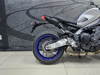 2023 Yamaha MT-09 (FZ-09), серый, 979000 рублей, вид 5