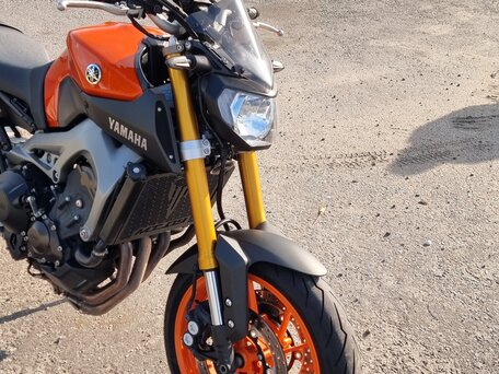 2014 Yamaha MT-09 (FZ-09), оранжевый, 500000 рублей, вид 3