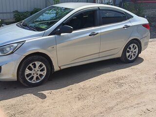 2013 Hyundai Solaris I, серебристый, 570000 рублей, вид 3