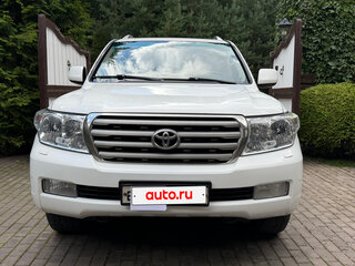 2011 Toyota Land Cruiser 200 Series, белый, 3000000 рублей, вид 2