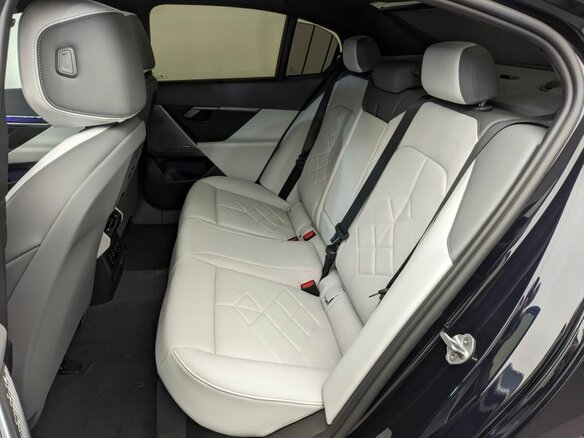 2026 BMW 5 серии 530i xDrive VIII (G60/G61/G68), чёрный, 10300000 рублей - вид 17
