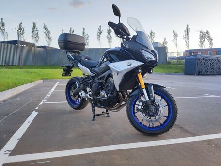 2019 Yamaha MT-09 Tracer (FJ-09), чёрный, 980000 рублей, вид 3