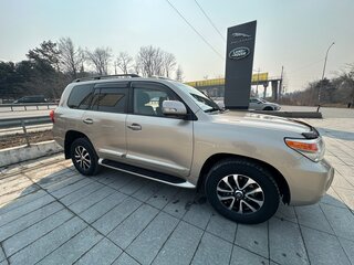 2013 Toyota Land Cruiser 200 Series Рестайлинг 1, золотистый, 3900000 рублей, вид 3