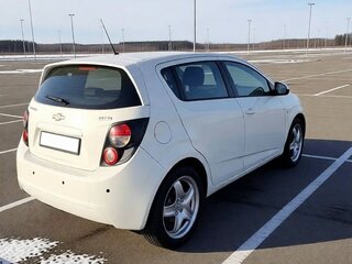 2014 Chevrolet Aveo II, белый, 785000 рублей, вид 5