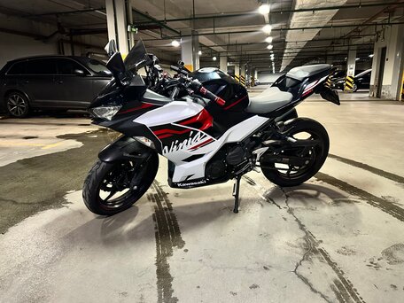 2019 Kawasaki Ninja 400, белый, 590000 рублей, вид 3