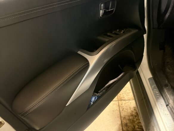 2012 Mitsubishi Outlander II Рестайлинг, белый, 1600000 рублей - вид 8