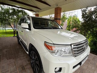 2013 Toyota Land Cruiser 200 Series Рестайлинг 1, белый, 4190000 рублей, вид 2