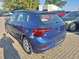 2022 Volkswagen Polo VI Рестайлинг (EU Market), синий, 1592000 рублей, вид 4