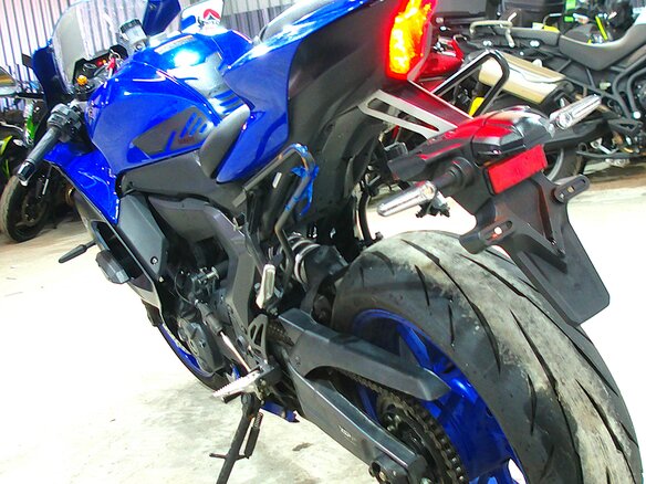 2022 Yamaha YZF-R7, синий, 880000 рублей - вид 9