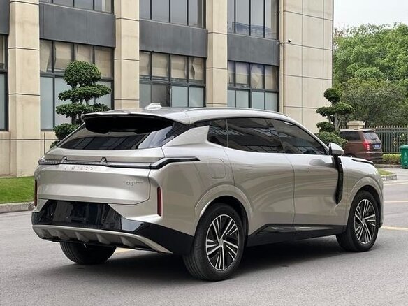 2024 Lynk & Co 08 21.2 kWh I, бежевый, 3300000 рублей - вид 3