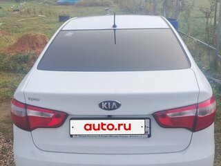 2014 Kia Rio 4-speed III, белый, 950000 рублей, вид 4