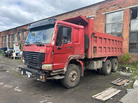 2007 Sinotruk Howo ZZ3327, красный, 800000 рублей, вид 1