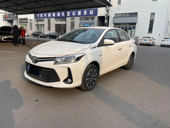 2022 Toyota Vios III Рестайлинг, белый - вид 1