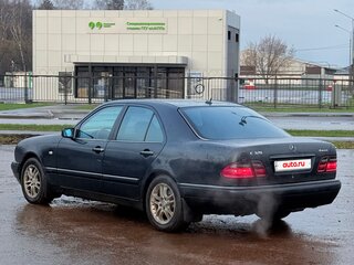 1998 Mercedes-Benz E-Класс 320 II (W210, S210), зелёный, 380000 рублей, вид 2
