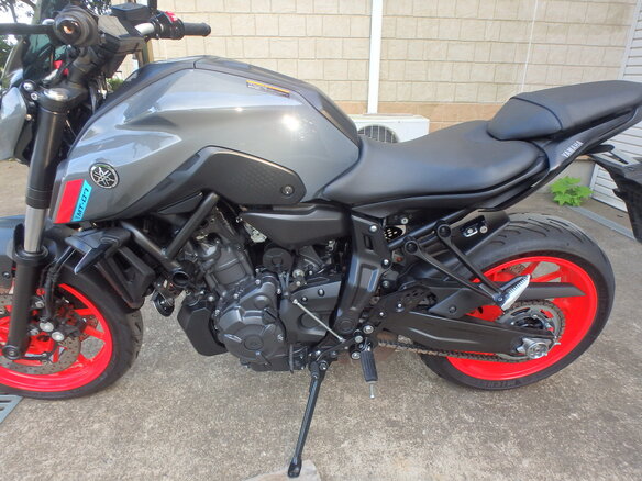 2021 Yamaha MT-07 (FZ-07), серебристый, 890000 рублей - вид 11