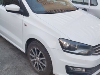 2018 Volkswagen Polo V Рестайлинг, белый, 1150000 рублей, вид 3